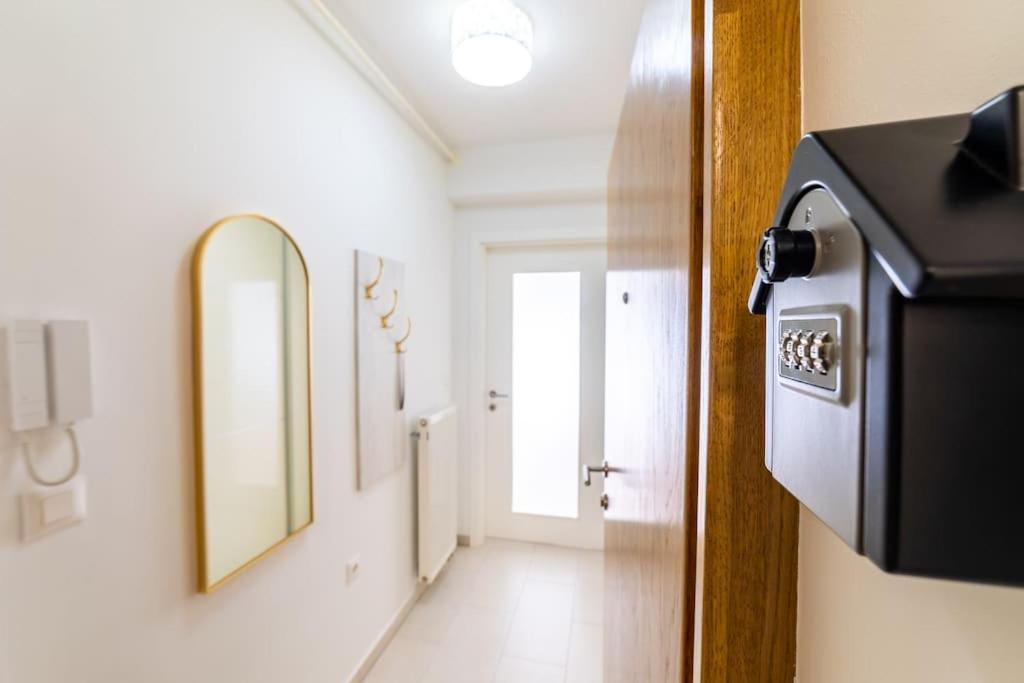 Apartman Lux Self Check-In ヴィロヴィティツァ エクステリア 写真