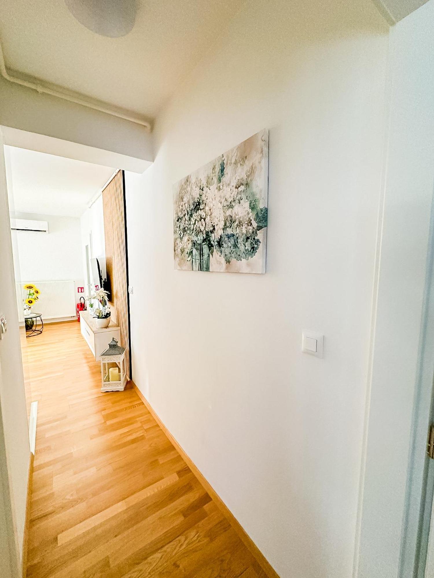 Apartman Lux Self Check-In ヴィロヴィティツァ エクステリア 写真